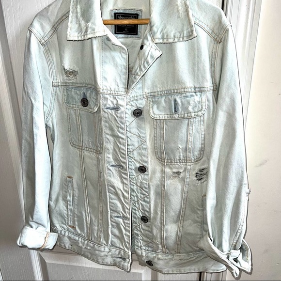 Abercrombie & Fitch Jackets & Blazers - Abercrombie & Fitch denim thrashed destruct denim jacket